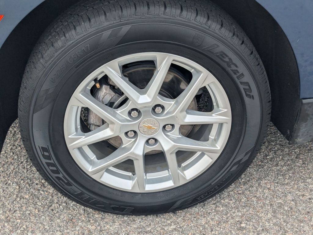 Used 2024 Chevrolet Equinox LT AWD/4WD image 11