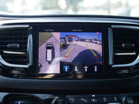 Used 2019 Chrysler Pacifica Touring-L w/ Advanced Safetytec Group FWD image 29