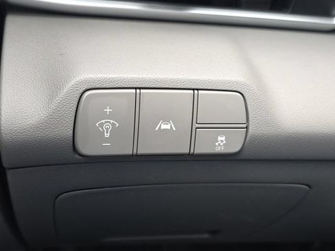 Used 2023 Hyundai Elantra SEL FWD image 9