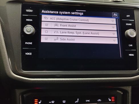 Certified 2022 Volkswagen Tiguan SE R-Line image 11