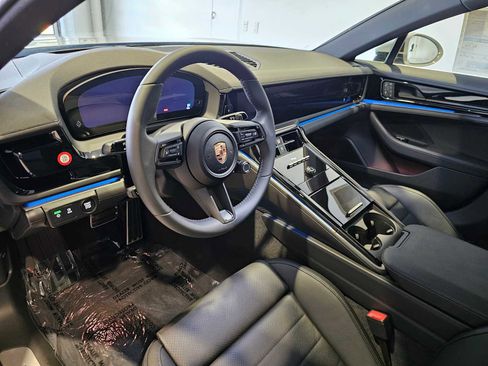 New 2025 Porsche Panamera 4 image 4