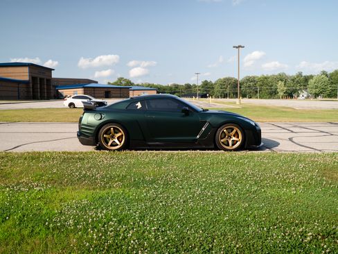 Used 2012 Nissan GT-R Premium AWD/4WD image 10