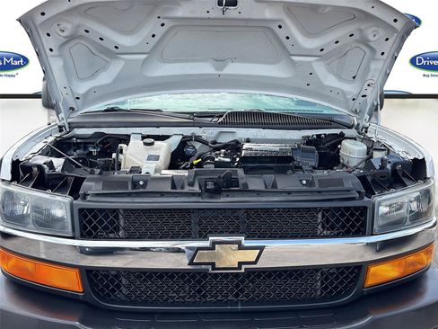 Used 2020 Chevrolet Express 3500 LT w/ LT Preferred Equipment Group RWD image 28
