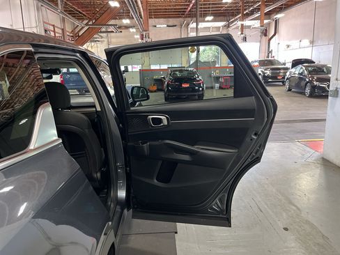 Used 2022 Kia Sorento LX AWD/4WD image 22