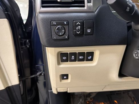 Used 2023 Lexus GX 460 Premium AWD/4WD image 35