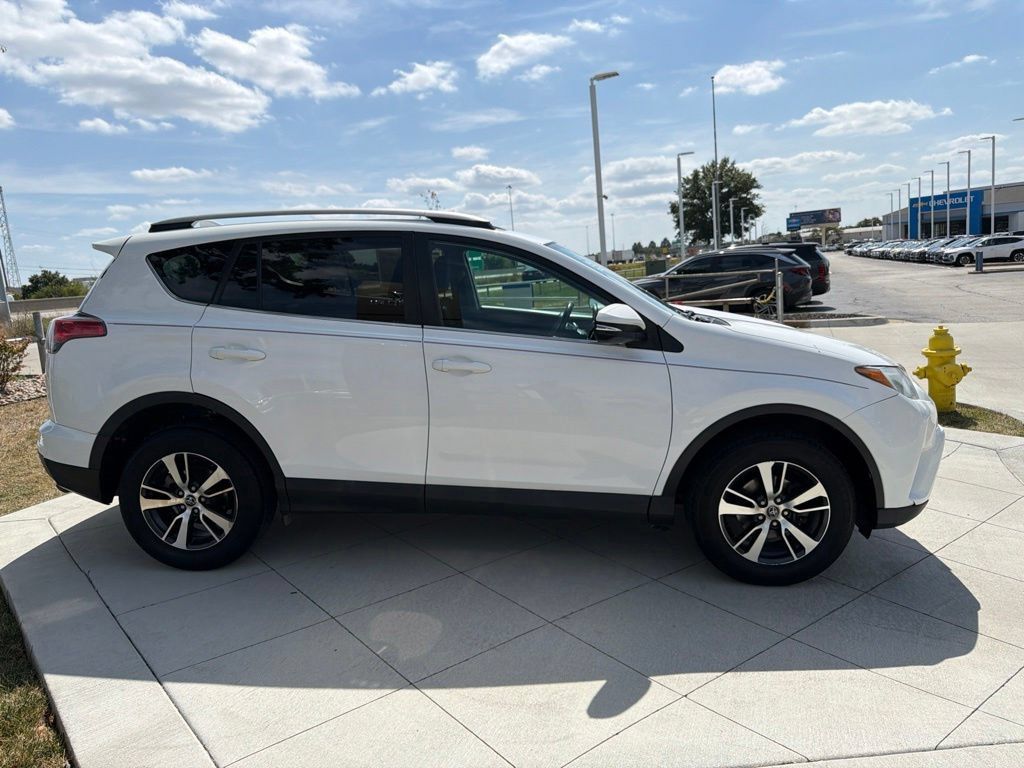 Used 2017 Toyota RAV4 XLE w/ Carpet Mat Package AWD/4WD image 6