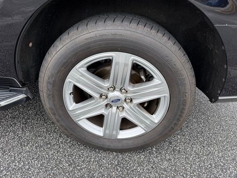 Certified 2021 Ford Expedition XLT image 9