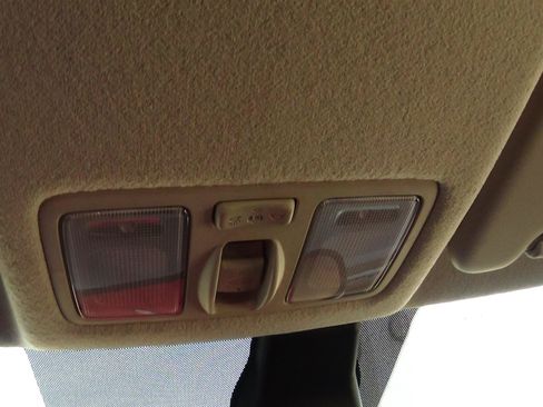 Used 2025 Hyundai Venue SEL FWD image 25