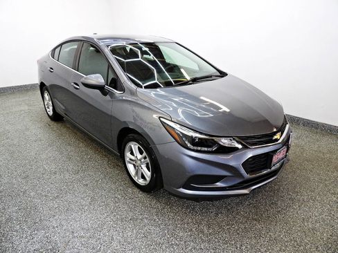 Used 2018 Chevrolet Cruze LT image 3