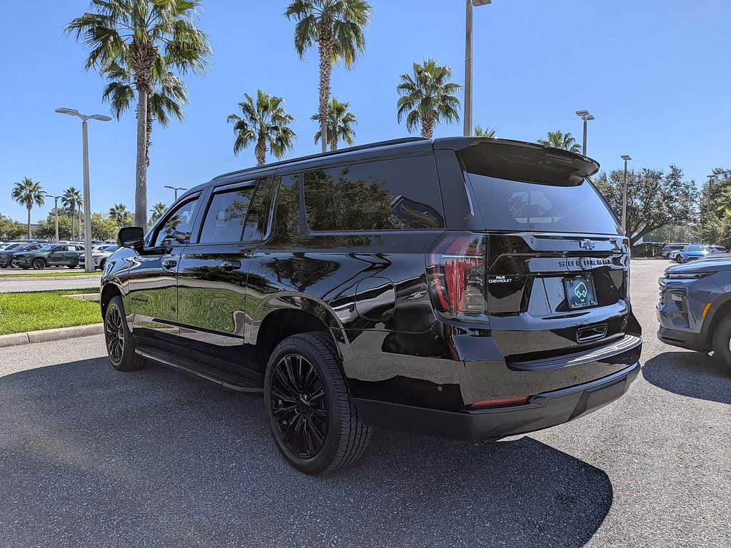 Used 2025 Chevrolet Suburban LS RWD image 5