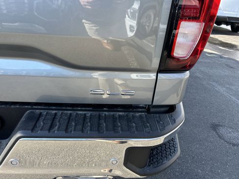 New 2026 GMC Sierra 1500 SLE w/ X31 Off-Road Package image 9