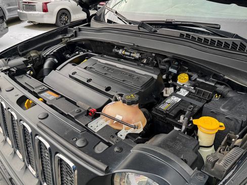 Used 2018 Jeep Renegade Sport w/ Power & Air Group image 27