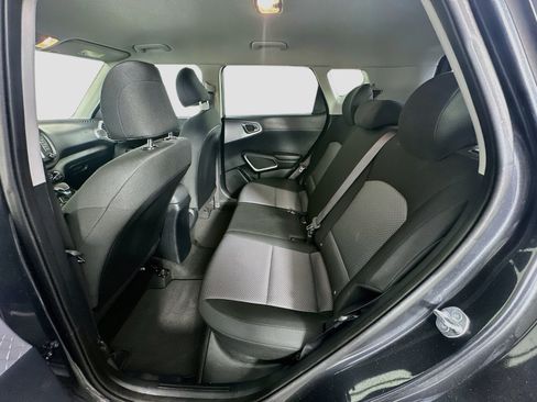 Used 2025 Kia Soul LX w/ LX Technology Package FWD image 27