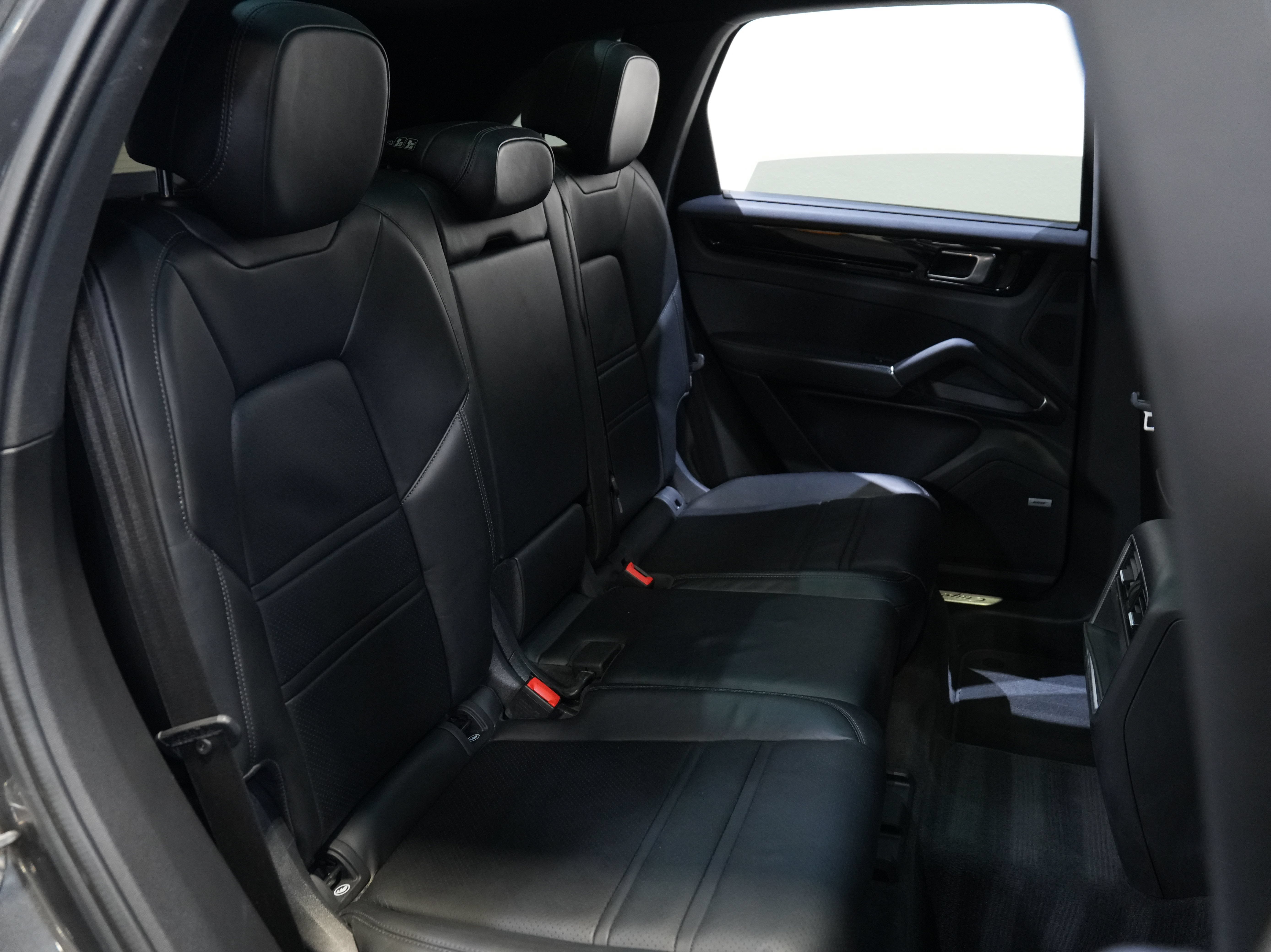 Used 2022 Porsche Cayenne E-Hybrid AWD/4WD image 37