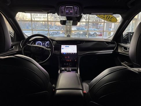 Used 2025 Jeep Grand Cherokee Limited image 15