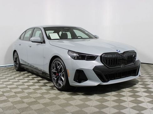 Used 2025 BMW i5 eDrive40i w/ M Sport Package image 25