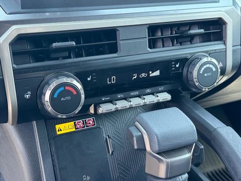Certified 2025 Toyota Tacoma SR5 AWD/4WD image 25