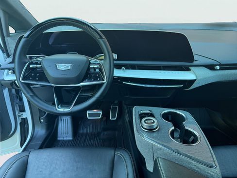 Used 2025 Cadillac Optiq Luxury 2 w/ LPO, Floor Liner Package AWD/4WD image 2