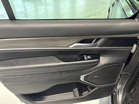 Used 2024 Jeep Wagoneer L Series III w/ Flexible Seating Group AWD/4WD image 27