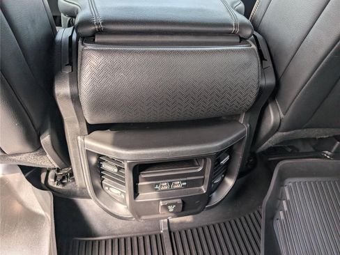 Used 2019 RAM 1500 Laramie AWD/4WD image 18