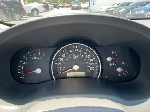 Used 2009 Kia Sedona LX FWD image 29