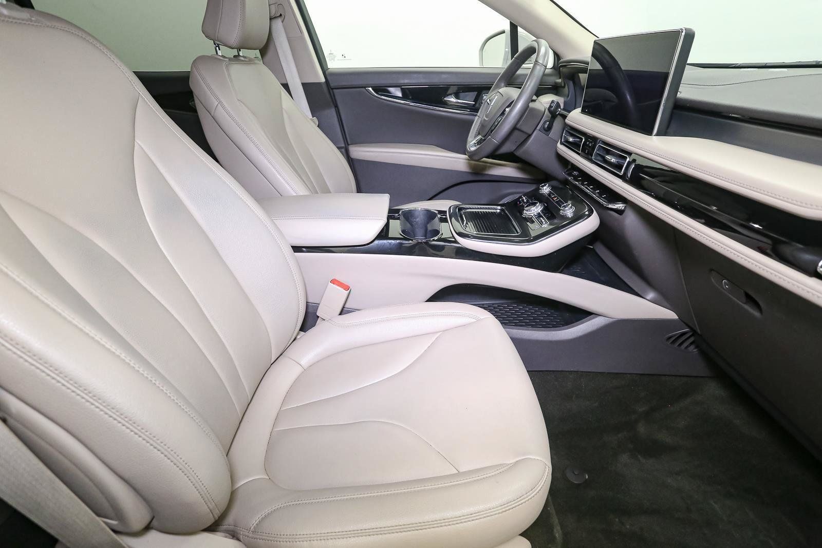 Used 2023 Lincoln Nautilus AWD w/ Premium Package image 18