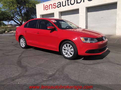 Used 2012 Volkswagen Jetta SE FWD image 2