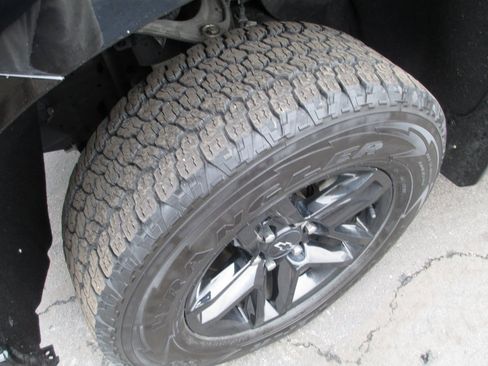 Used 2021 Chevrolet Silverado 1500 LT Trail Boss w/ LT Trail Boss Premium Package image 11