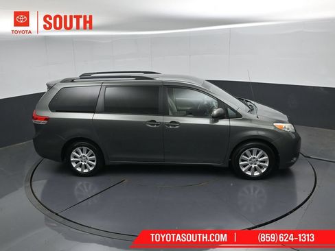 Used 2014 Toyota Sienna LE AWD/4WD image 42