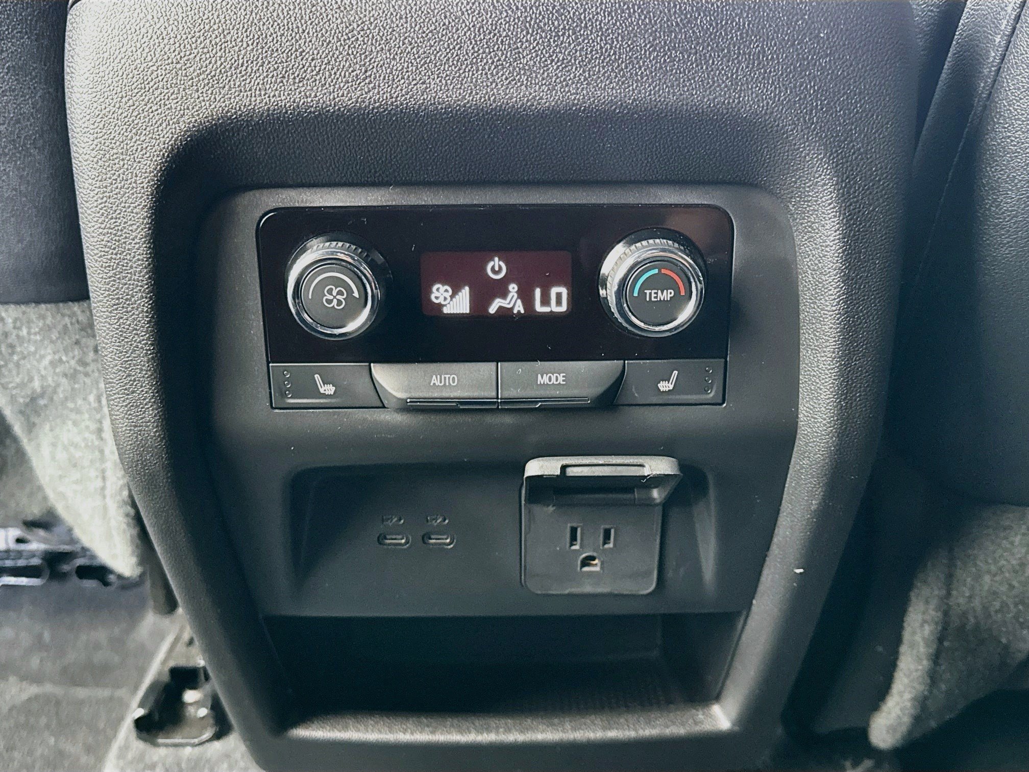 Used 2025 Chevrolet Traverse High Country FWD image 17