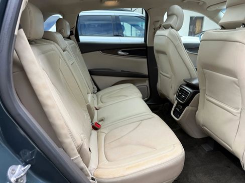 Used 2016 Lincoln MKX Reserve w/ Technology Package FWD image 19