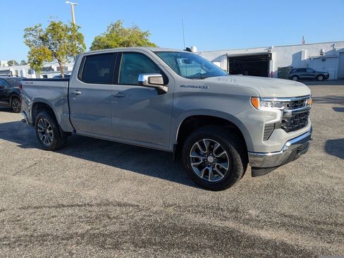 Used 2024 Chevrolet Silverado 1500 LT image 2