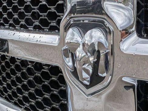 Used 2018 RAM 2500 Tradesman w/ Chrome Appearance Group AWD/4WD image 9