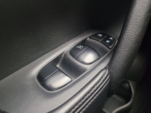 Used 2018 Nissan Rogue S AWD/4WD image 27