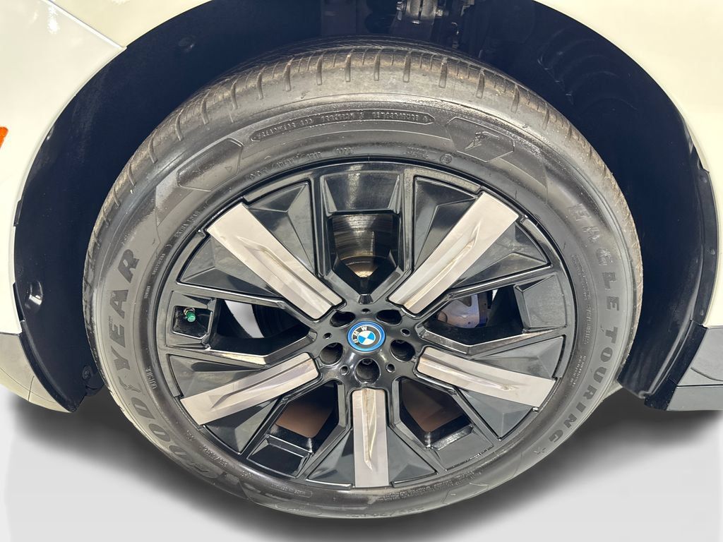 Used 2024 BMW iX xDrive50 w/ Premium Package AWD/4WD image 79