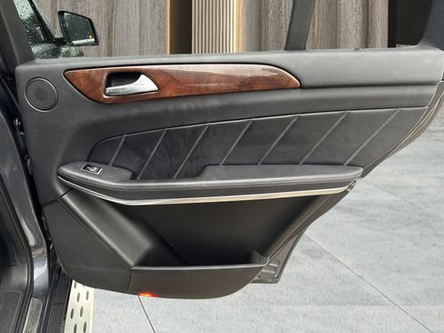 Used 2015 Mercedes-Benz GL 550 4MATIC image 44