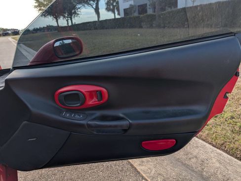 Used 2000 Chevrolet Corvette Base 2dr Coupe w/ Roof Pkg image 11