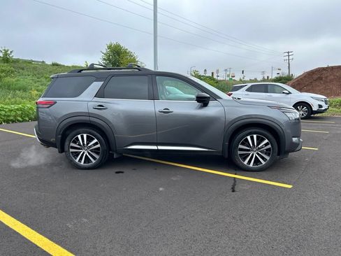 Used 2024 Nissan Pathfinder Platinum AWD/4WD image 6