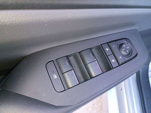 Used 2025 Toyota Prius LE image 14