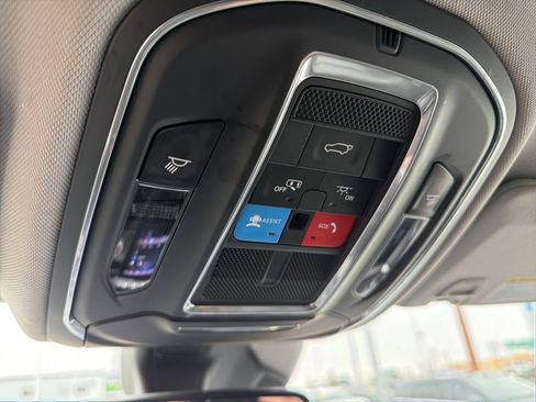 Used 2022 Jeep Grand Cherokee Limited image 25