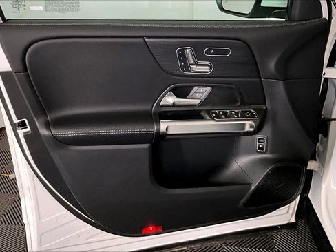 New 2026 Mercedes-Benz GLB 250 4MATIC image 12