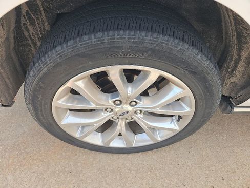 Used 2018 Ford Expedition Limited w/ Equipment Group 302A AWD/4WD image 12