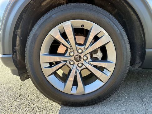 Used 2023 Ford Explorer XLT w/ Equipment Group 202A AWD/4WD image 10