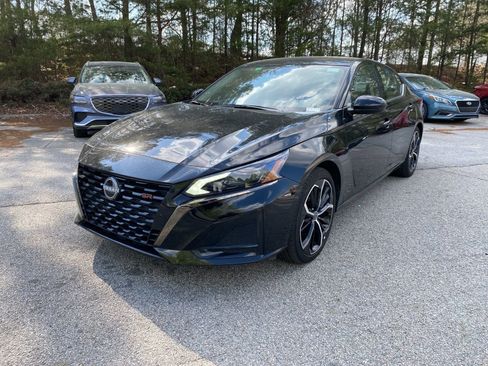 Used 2025 Nissan Altima 2.5 SR image 2