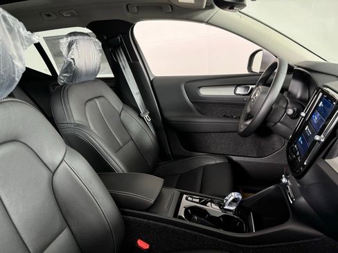 New 2025 Volvo XC40 B5 Plus w/ Protection Package Premier image 5