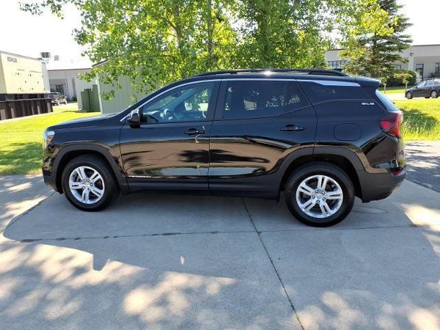 Used 2024 GMC Terrain SLE w/ Driver Convenience Package AWD/4WD image 8