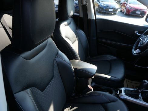 Used 2018 Jeep Compass Latitude w/ Cold Weather Group image 29