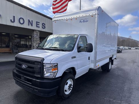 Used 2026 Ford E-450 and Econoline 450 Super Duty w/ Interior Upgrade Package image 2