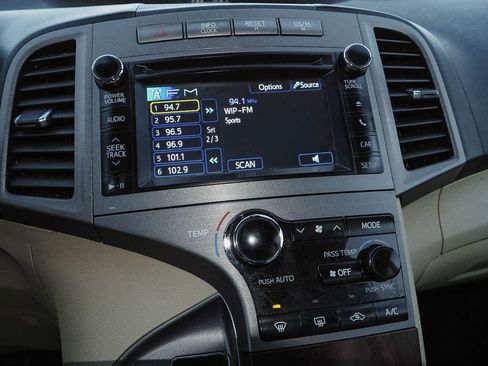 Used 2013 Toyota Venza LE image 12