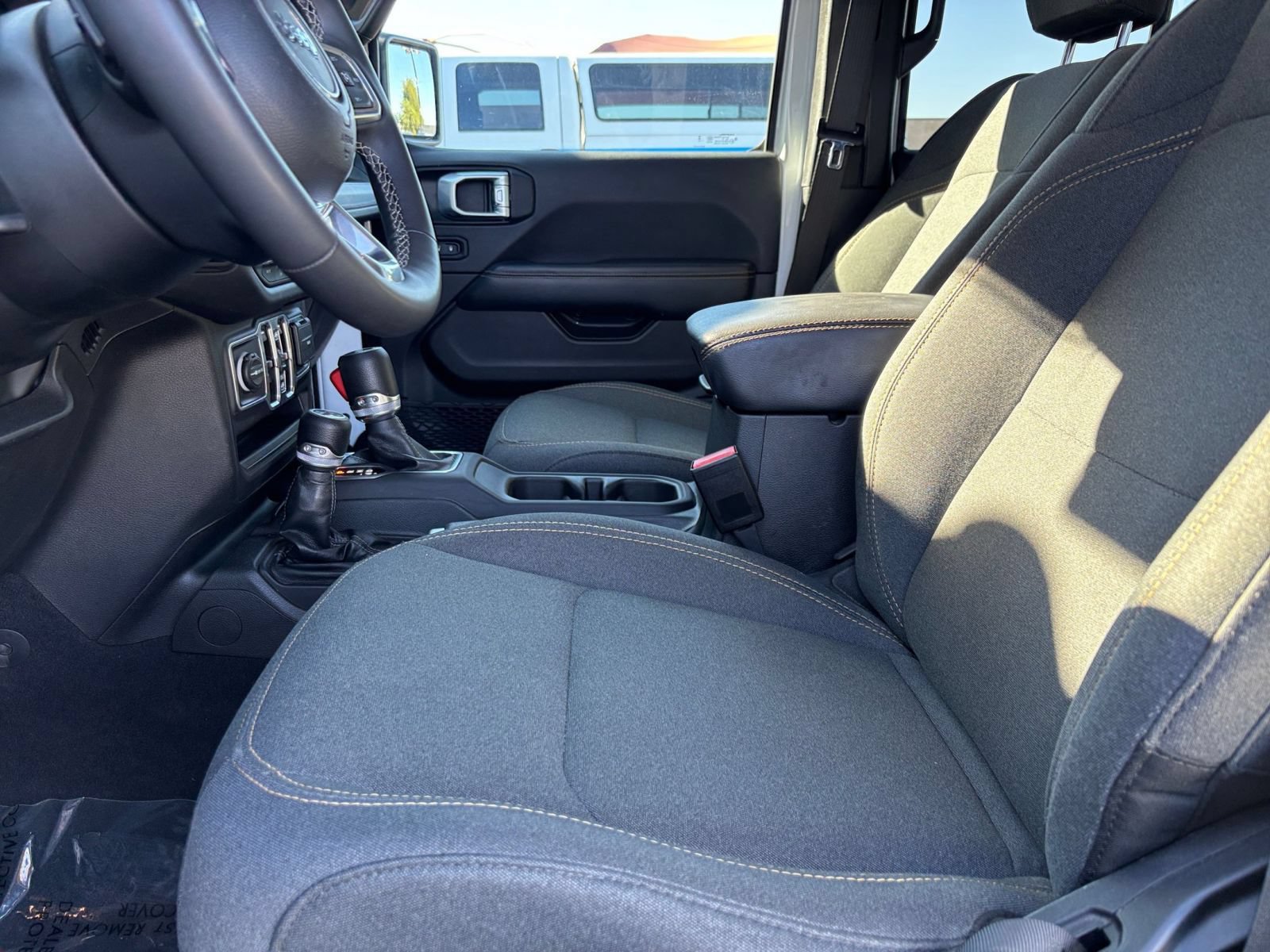 Used 2025 Jeep Wrangler Unlimited Sahara AWD/4WD image 26